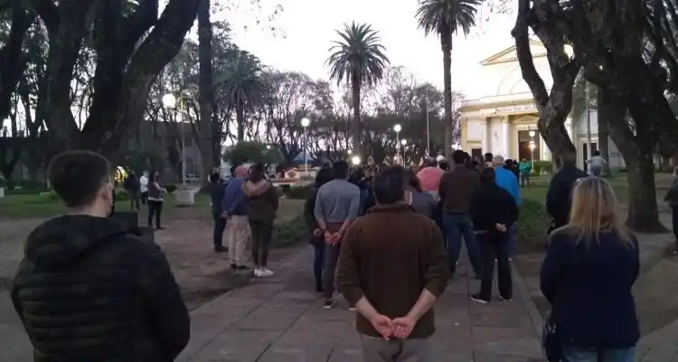 Policías protestaron en la plaza Constitución por mejoras salariales y en sus condiciones laborales
