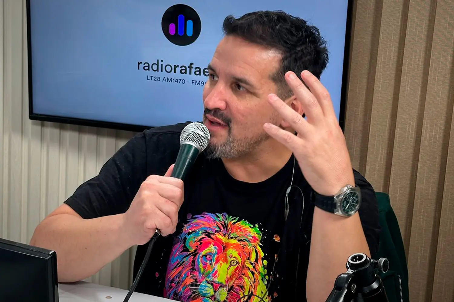Hernán Narváez músico de cumbia santafesina - Hernán Narváez visitó los estudios de Radio Rafaela