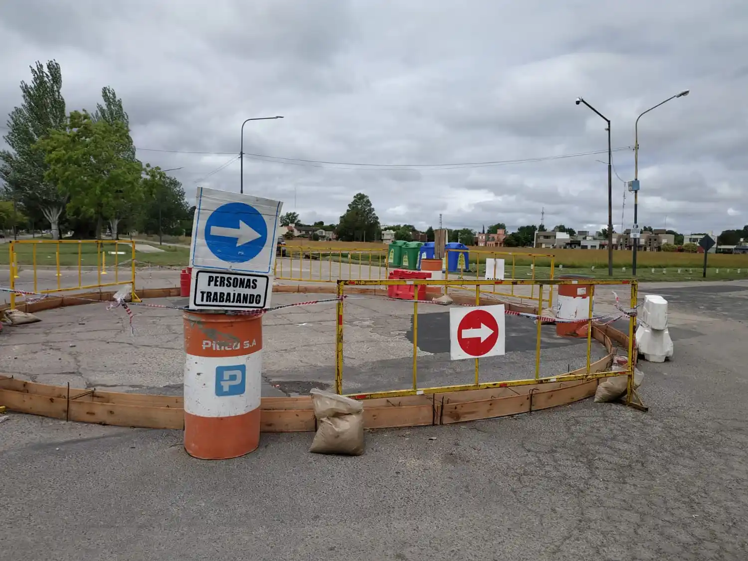 VECINOS PIDEN OTRA EN MACHADO Y ESCRIBANO: Avanza la construcción de la rotonda en avenida Escribano y Costanera