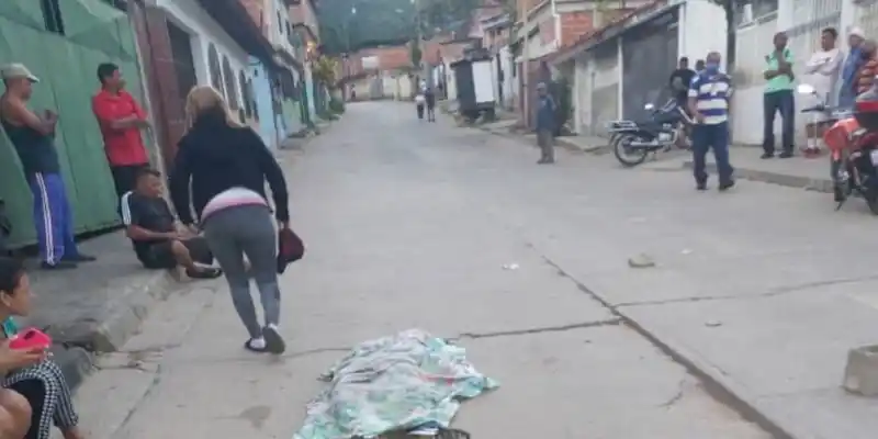 Asesinan a PoliMiranda para robarle su pistola en Guarenas