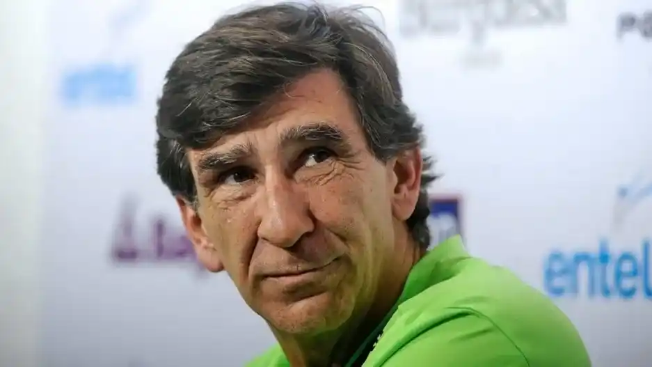 Gustavo Costas, tras la derrota de Racing frente a Peñarol: “Hay que modificar la cancha”