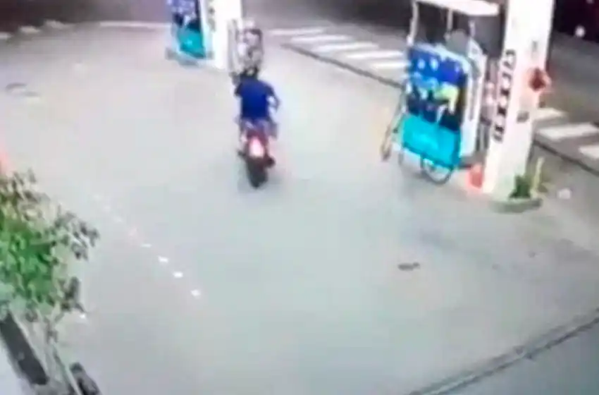Video: quiso robar una moto con un arma de juguete y murió baleado
