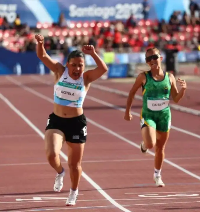 Araceli Rotela, festejando su campeonato