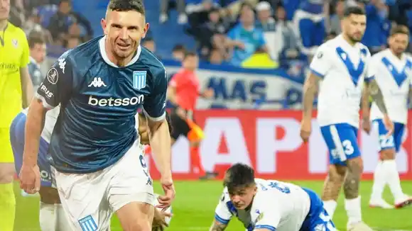 Racing le ganó de visitante a Vélez por 1-0 en la ida de los cuartos de final