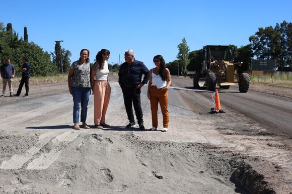 Ruta 1001: El intendente explicó a la población y a concejales cómo se hace la obra de repavimentación