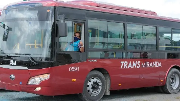 ¡GRATIS! Ministro de Maduro anuncia transporte del Estado a libre disposición de los electores este 21N