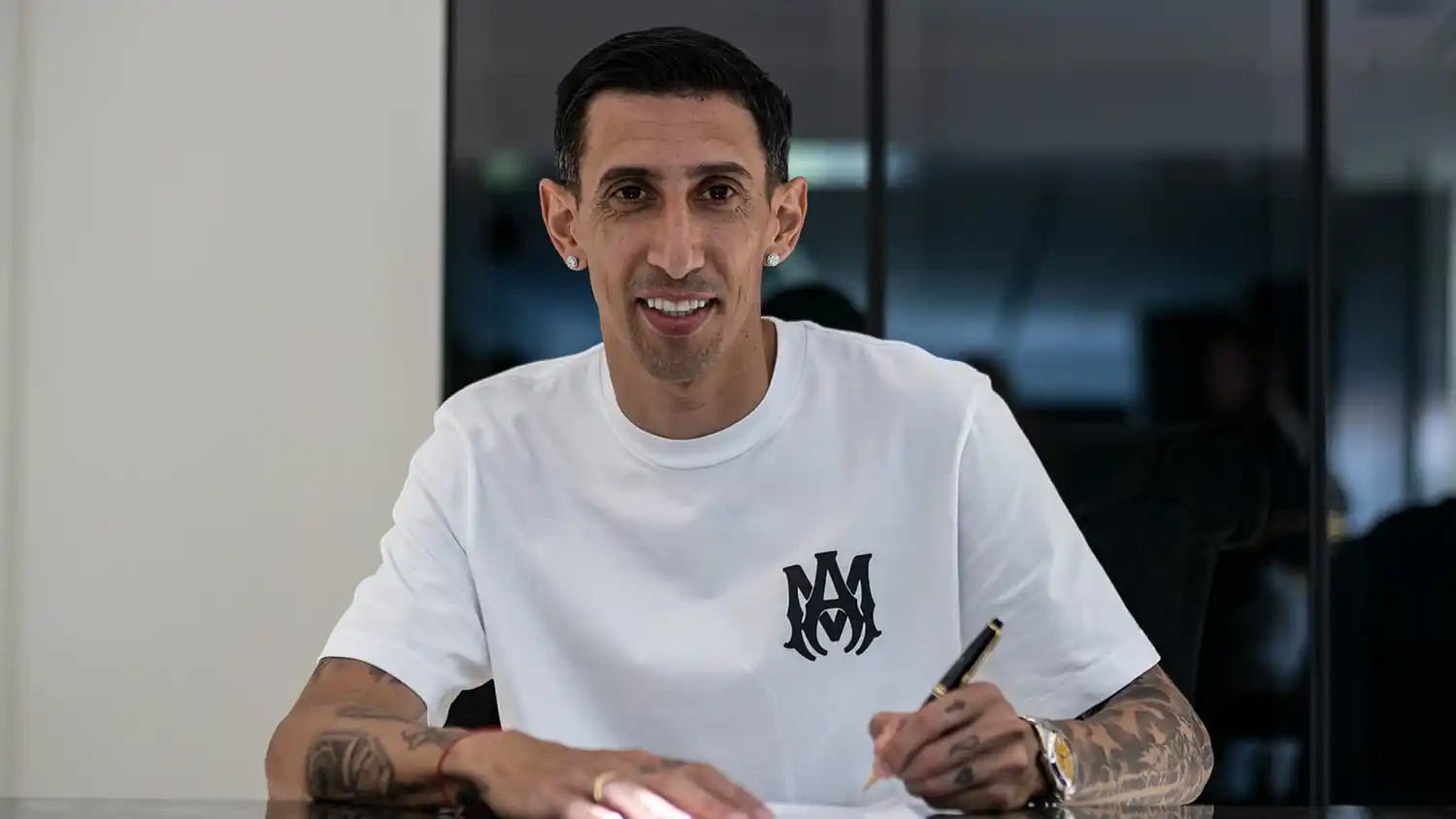 Di María, cuando firmó su contrato con Rosario Central.