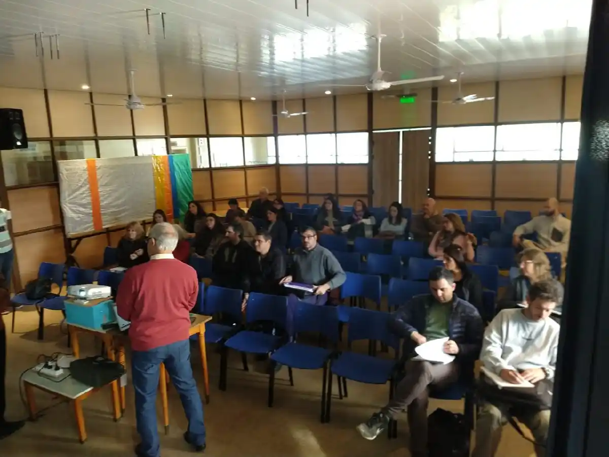 Con capacitación a docentes lanzaron la 51ª edición de la Feria de Ciencias 