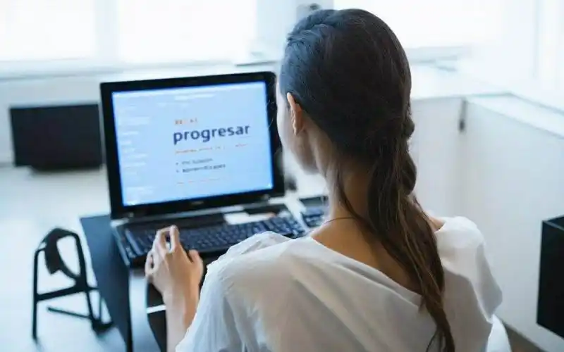 El gobierno de Javier Milei aclaró 
qué pasará con las Becas Progresar