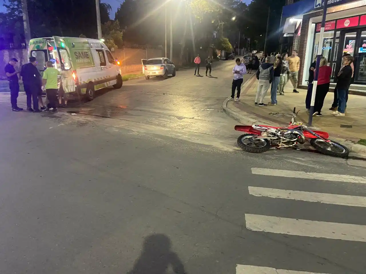 Dos adultos y un menor fueron hospitalizados tras un choque en Alvear