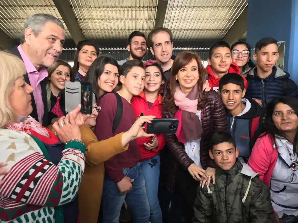 En Avellaneda, Cristina cuestionó la “injusta distribución de ingresos recursos que se hace desde el Gobierno”