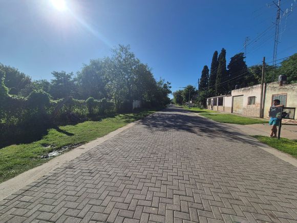 Grave accidente en Las Canaletas: motociclistas embistieron a un peatón y están en terapia intensiva