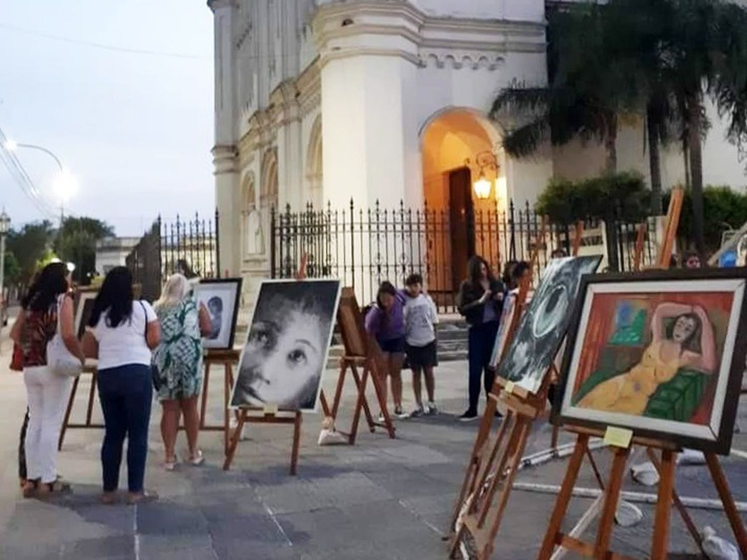 Esta noche se realiza la segunda edición de la muestra.