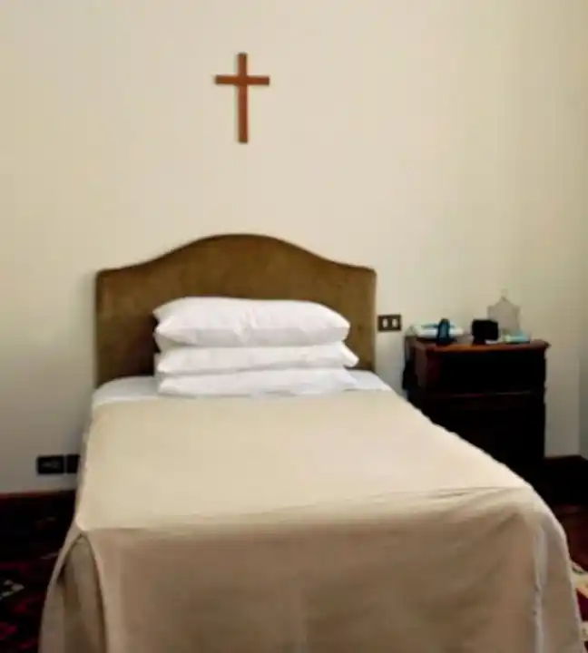 Así era la habitación en la que murió el papa Francisco