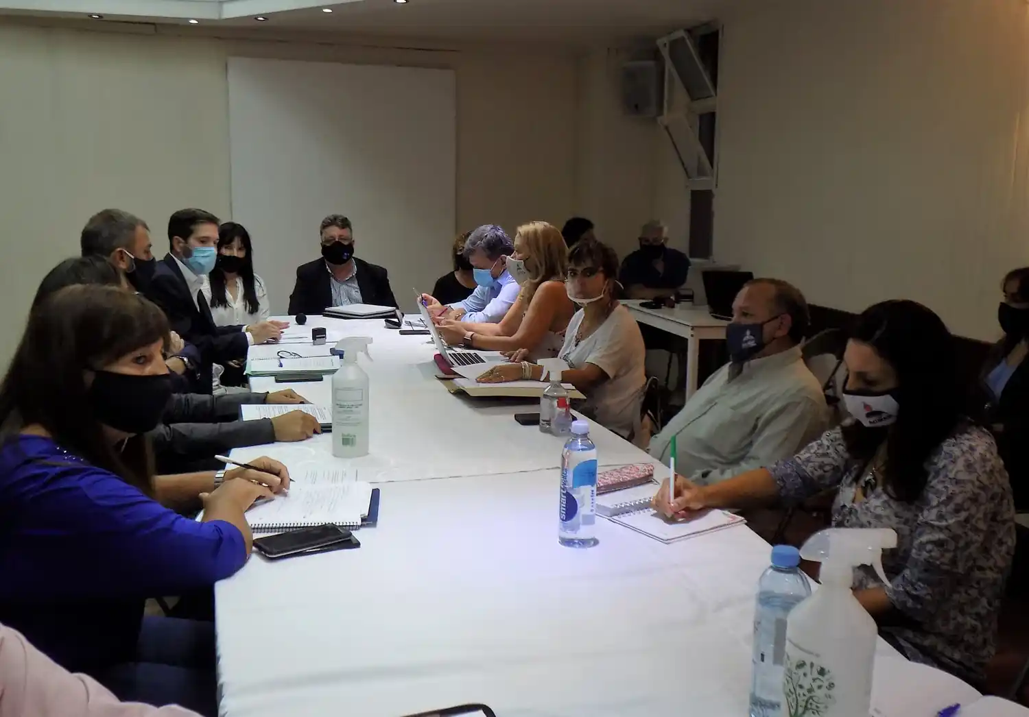 Los gremios docentes recibieron la convocatoria para retomar la paritaria salarial