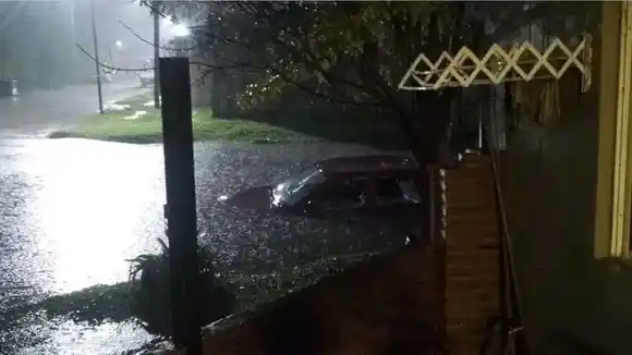 "Podría haber sido un desastre mayor", dijo Golía tras el temporal que dejó evacuados y barrios inundados en Chacabuco