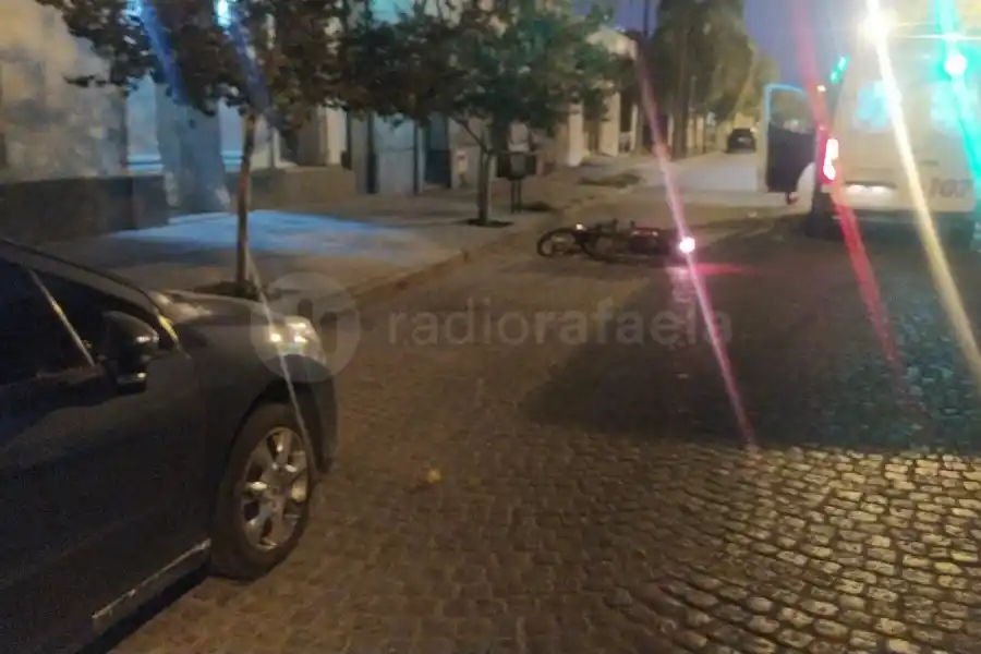 Alcoholizado derrapó con la moto, terminó lesionado y con su vehículo retenido