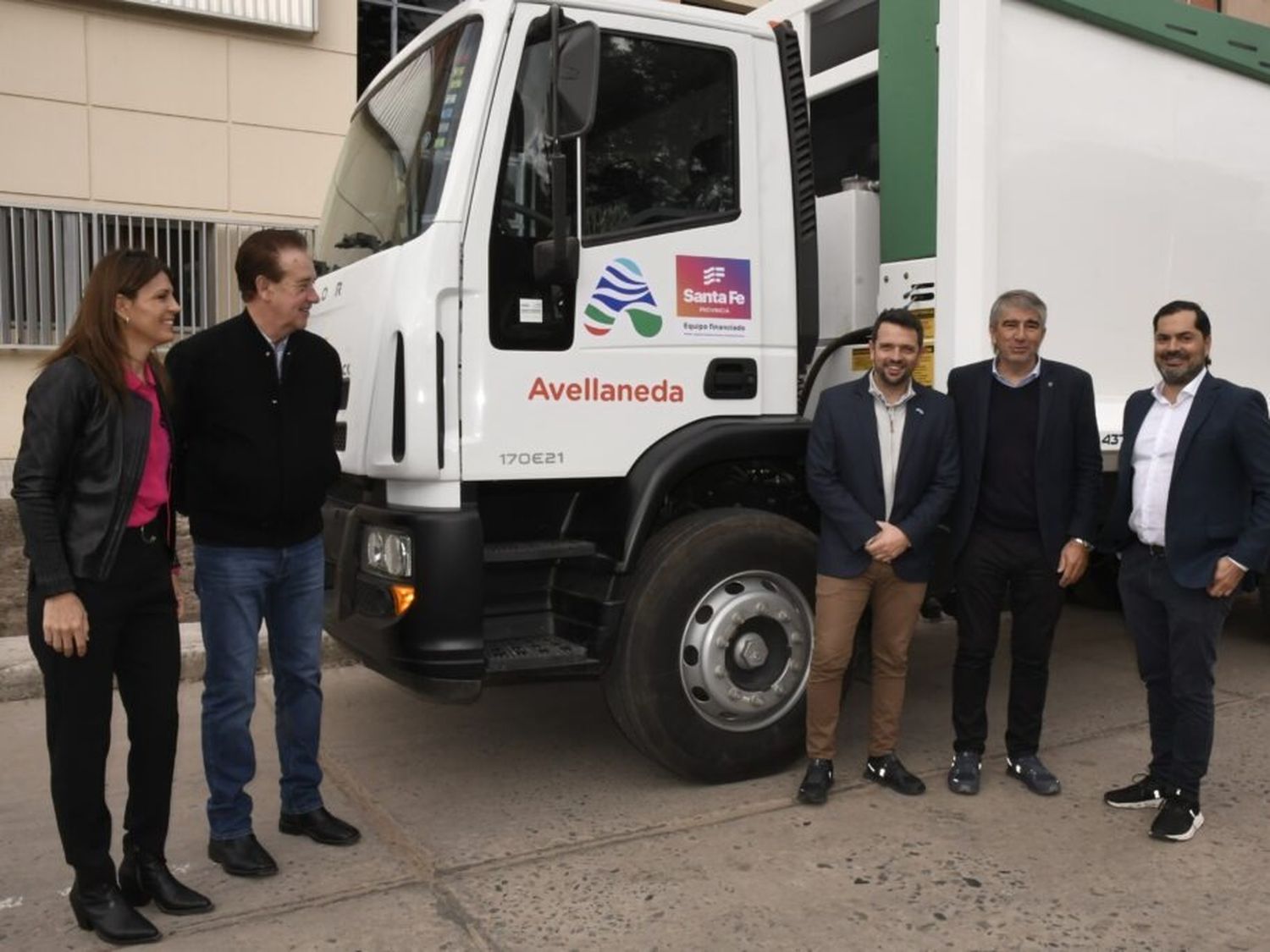 imagen Avellaneda recibió aportes provinciales y presentó nuevo equipamiento para servicios públicos