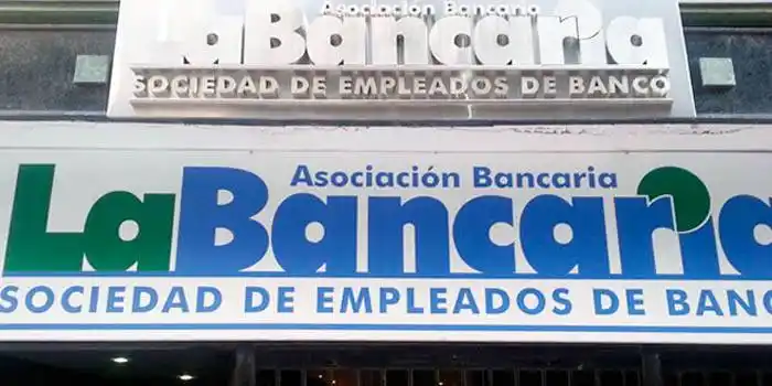 Bancarios acordaron una suba salarial del 29%: se concretará en tres tramos