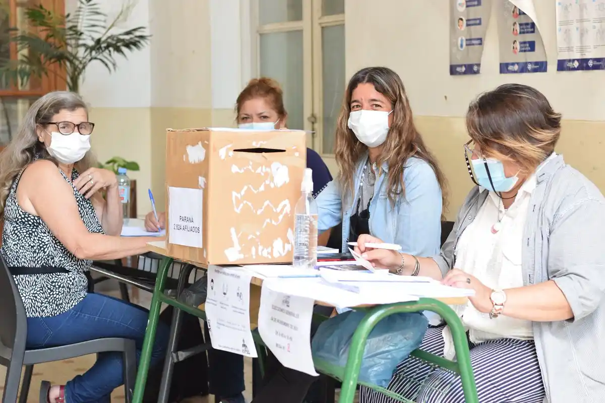 Proponen otorgar puntaje a docentes que se desempeñen como autoridad de mesa