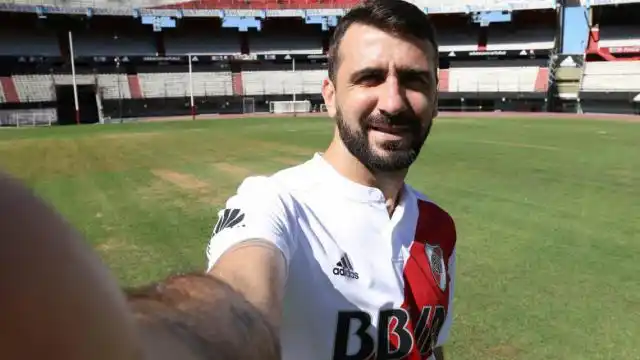 Oficial: Pratto firmó contrato con River y ya lució la casaca