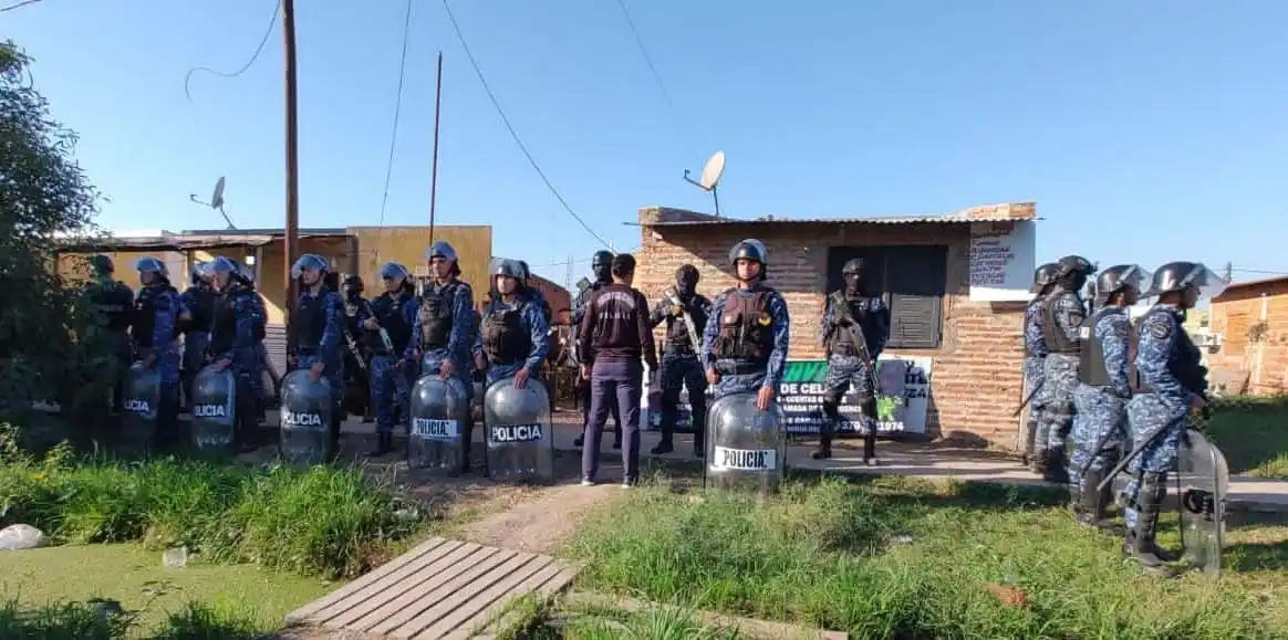 La Policía anuló otro centro de distribución de drogas en el barrio Lote 111