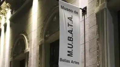 El Mubata está ubicado en Av. Moreno 232