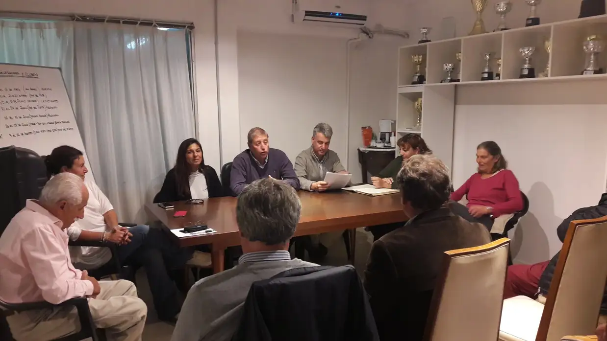 La AAMH continuará con Daniel Iza como presidente