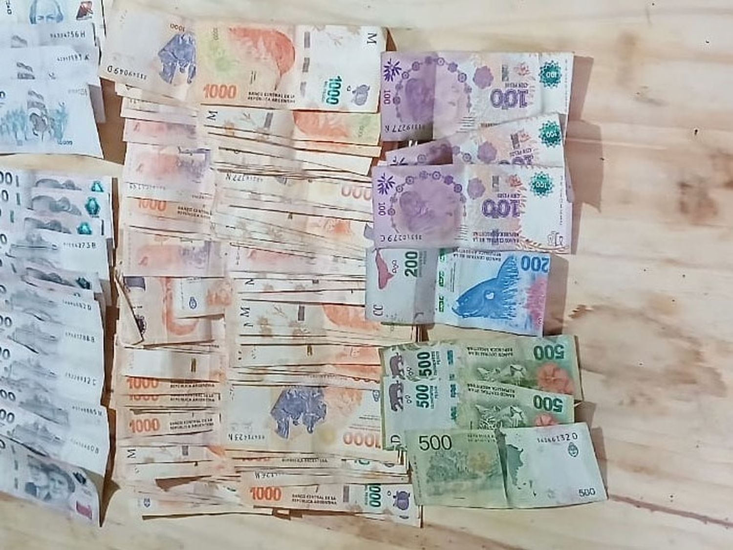 Allanamiento positivo: secuestran casi dos millones de pesos y celulares