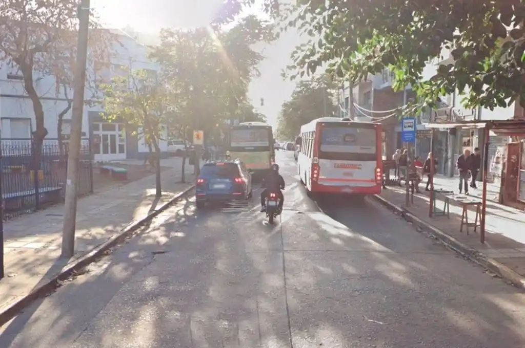 Ordenan la detención de un abogado que atropelló a un motociclista
