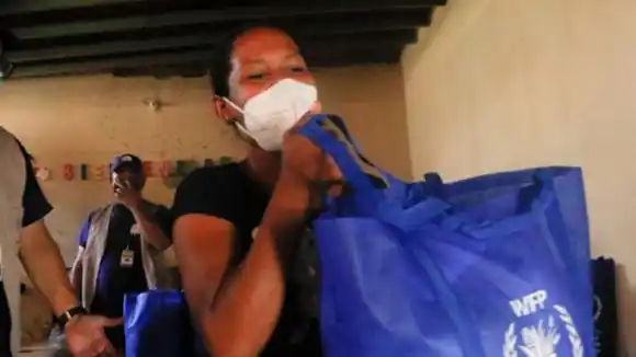 Casi medio millón de niños en Venezuela reciben alimentos de la ONU