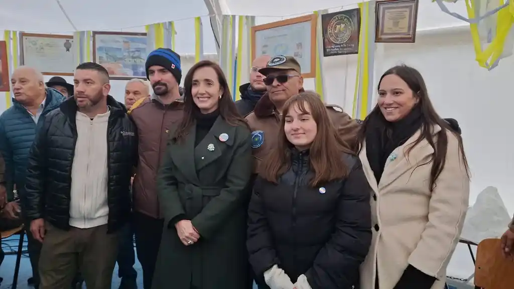 Victoria Villarruel con ex combatientes en Usuahia