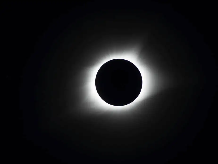 A diferencia de los eclipses solares, los de Luna pueden observarse desde cualquier lugar siempre y cuando el satélite se encuentre visible.