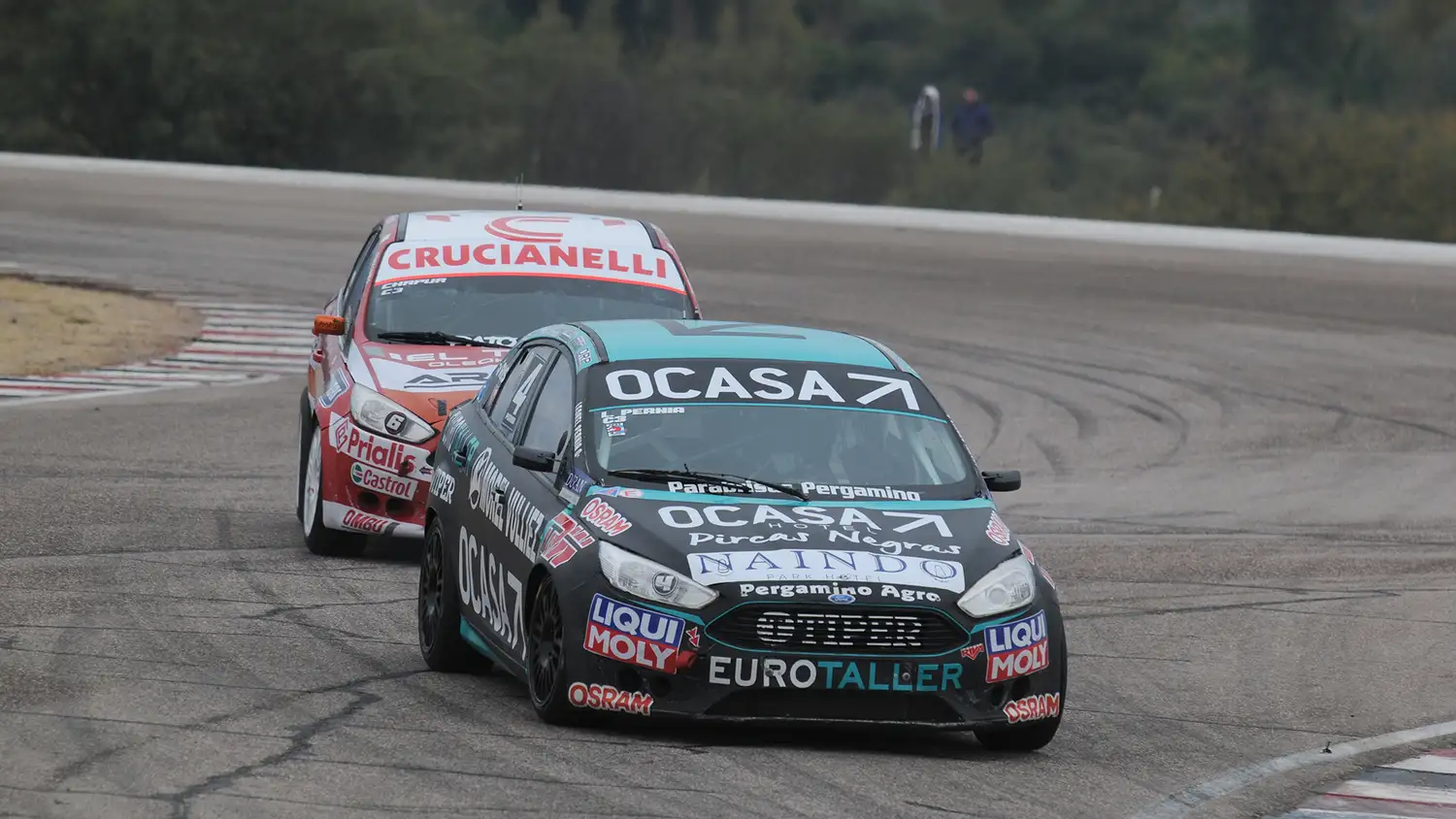 FOTO PRENSA APAT Pernía, delante de Chapur en la última carrera en La Rioja.