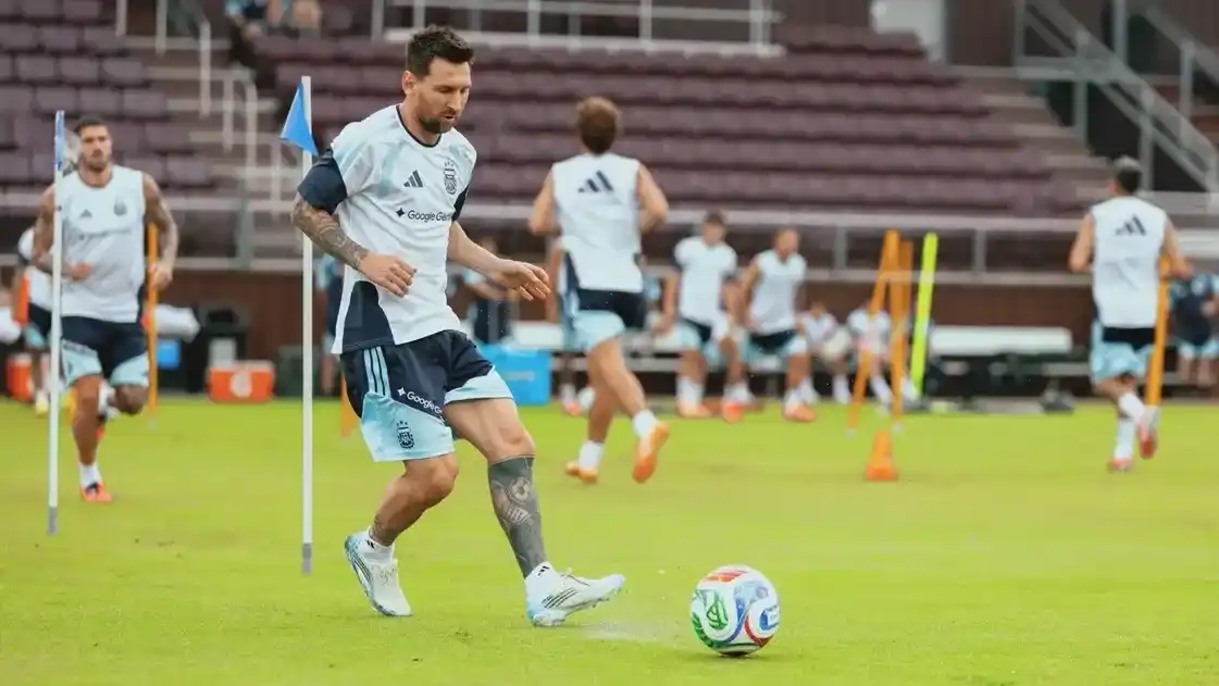 Messi jugaría unos minutos en el último partido previo al mundial. Foto: AFA