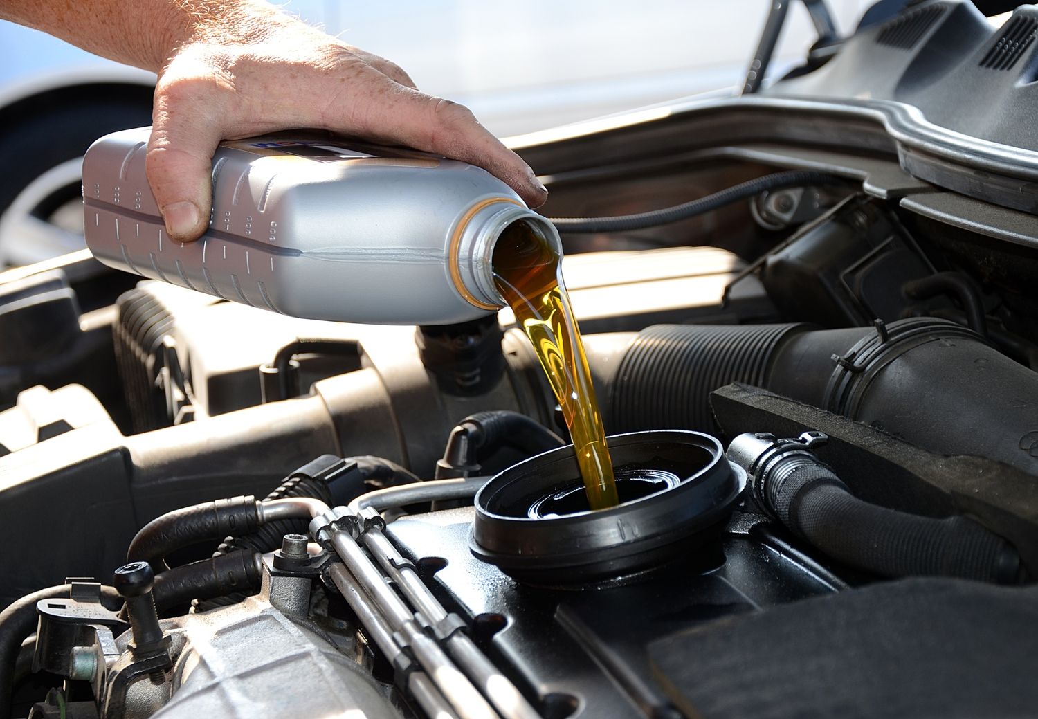 ¿Qué puede pasar si no cambiás el aceite de tu auto?