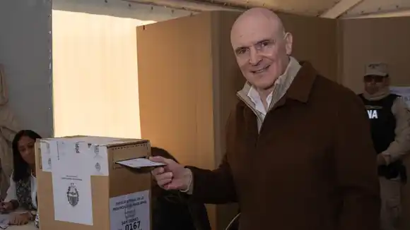 Espert votó en San Isidro: dijo que "la democracia está en deuda" y lamentó "el deterioro de 100 años" antes de Milei