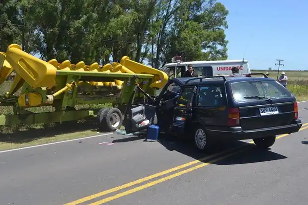 Una mujer murió y su nieta fue derivada de urgencia a Paraná tras un violento choque