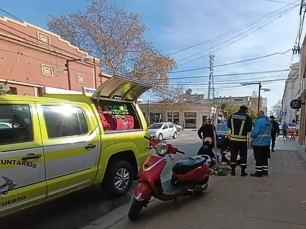 En el accidente de Moitre y San Martín se vio involucrada una mujer embarazada y una niña. Crédito: Bomberos de Venado Tuerto.
