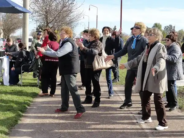 Larroque: Inauguraron la Pista Saludable en el Parque La Estación