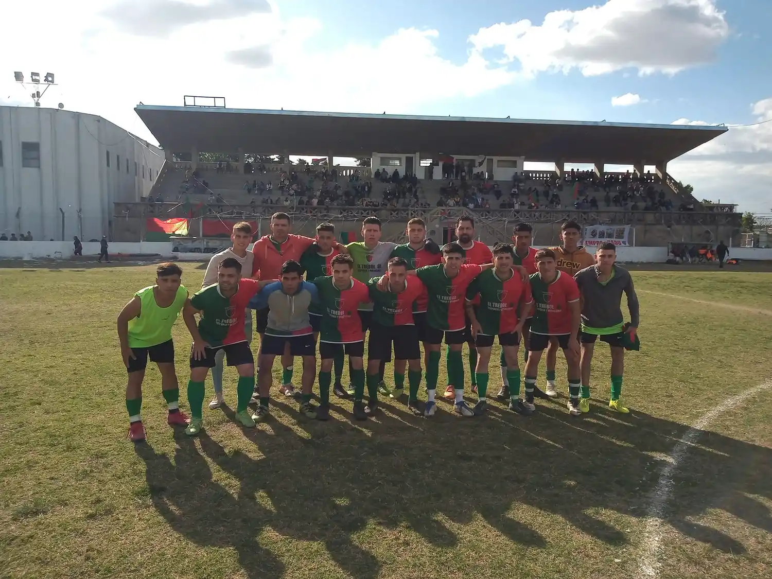 Fútbol: Defensores venció a América y  mantuvo la categoría