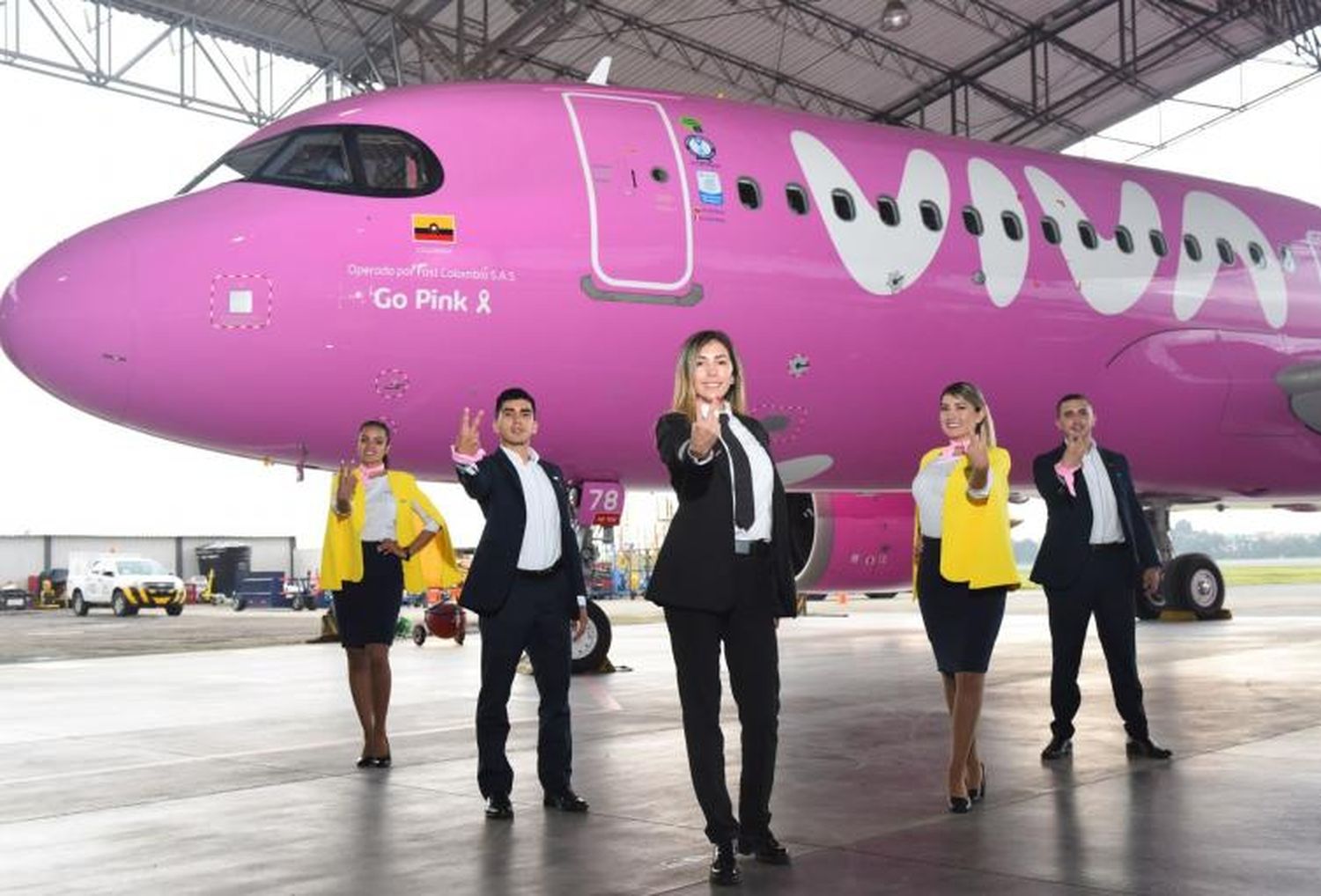 Viva presenta su nuevo avión «Go Pink» y hace un llamado a la equidad de género