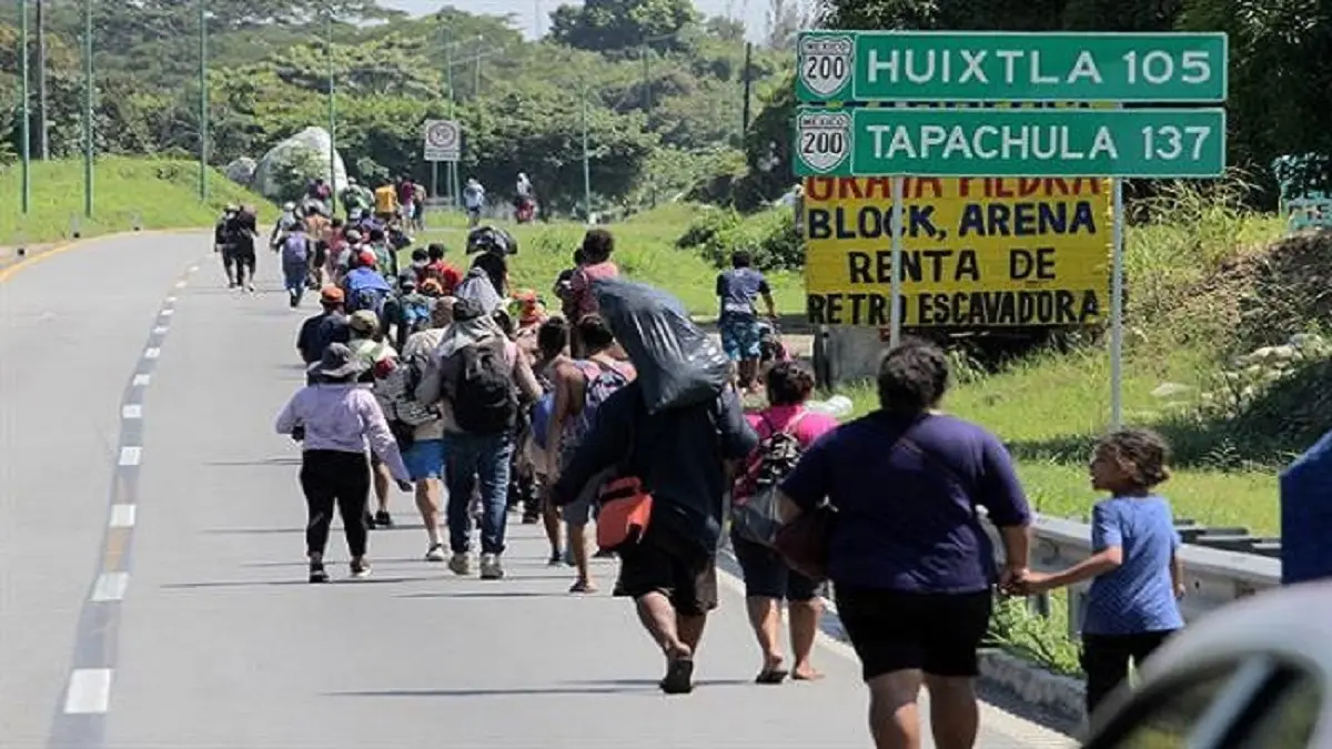 MIGRANTES QUE PERSIGUEN «EL SUEÑO AMERICANO» quedan    en medio de la guerra de carteles en México