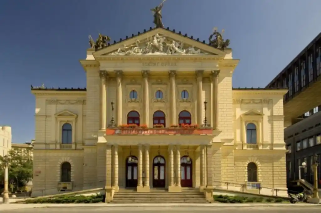 Aíslan a 62 artistas de la ópera de Praga por casos de coronavirus