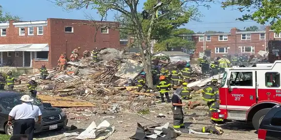 Un muerto, 5 heridos y 3 casas destruidas por explosión en Baltimore