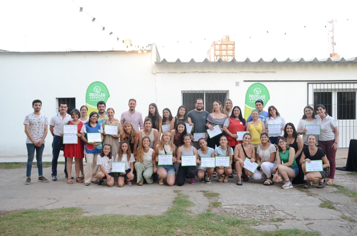 Reconocimiento del gobierno local a jóvenes comprometidos en el cuidado del medio ambiente