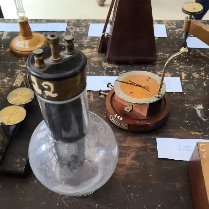 La Escuela Normal inauguró la muestra  “Aquel laboratorio de ayer”