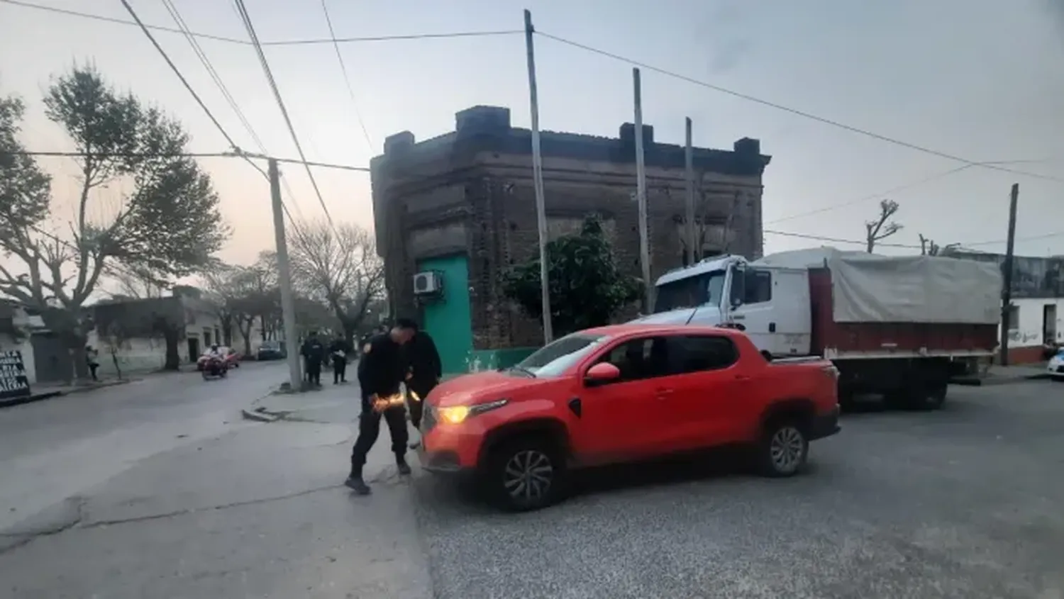 Un niño fue hospitalizado en grave estado tras ser chocado por una camioneta