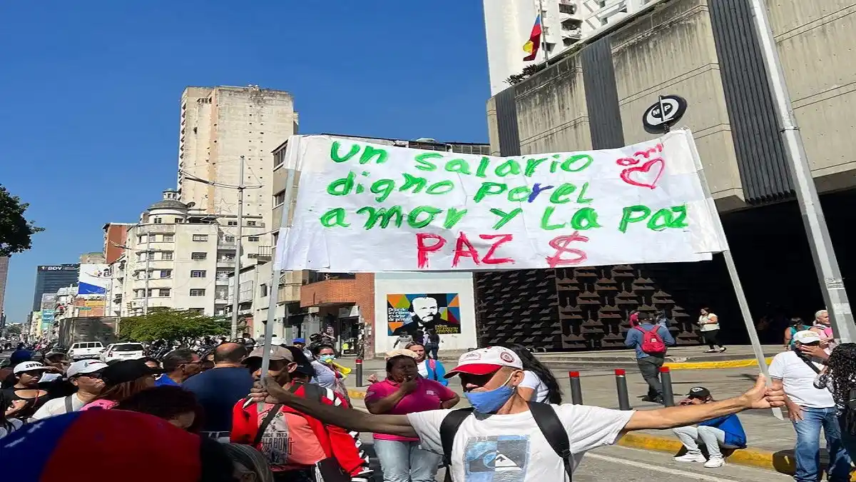 ¿HARÁ CASO? Economista ofrece estos consejos a Maduro para concretar el aumento salarial