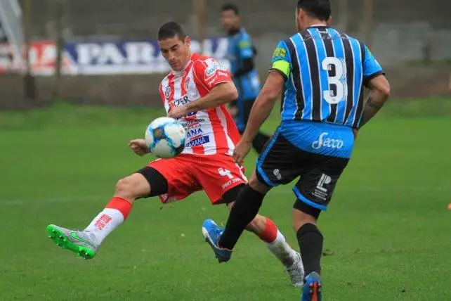 Morales, otro refuerzo para  la defensa de Santamarina